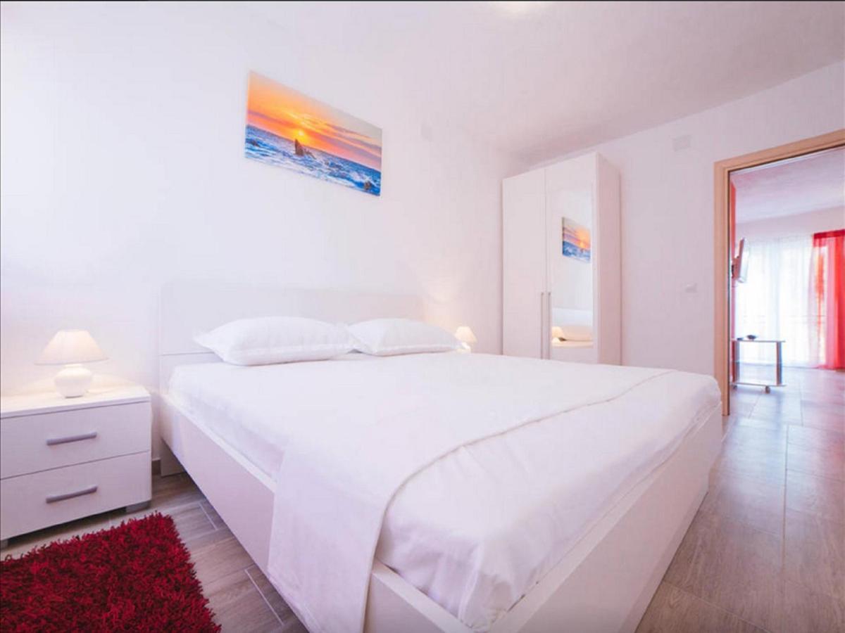 House Karlo Apartments Omiš Екстериор снимка