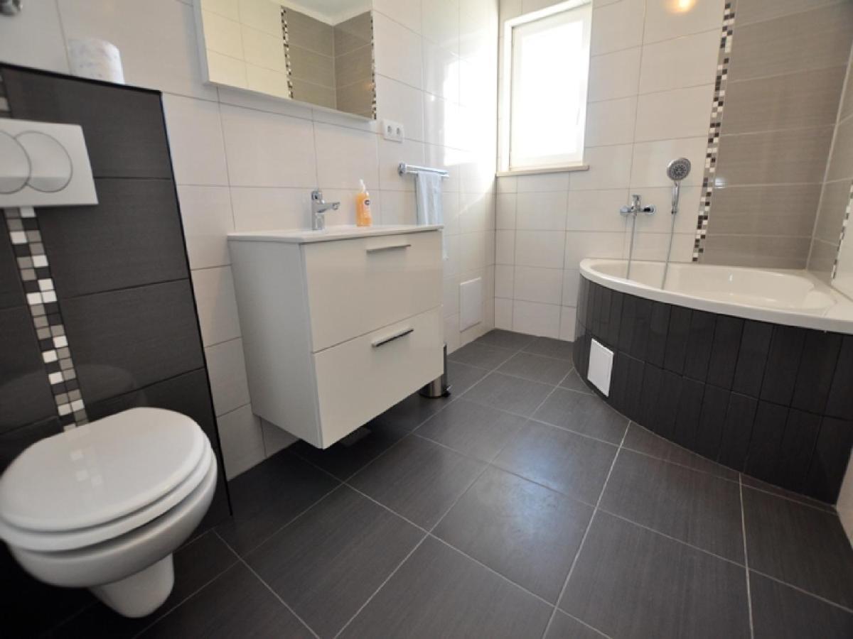 House Karlo Apartments Omiš Екстериор снимка