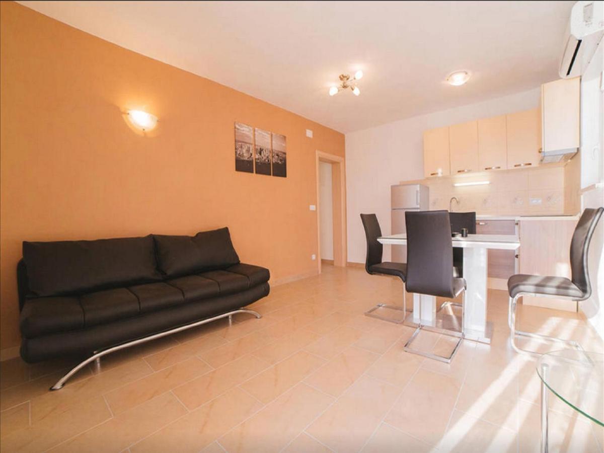 House Karlo Apartments Omiš Екстериор снимка