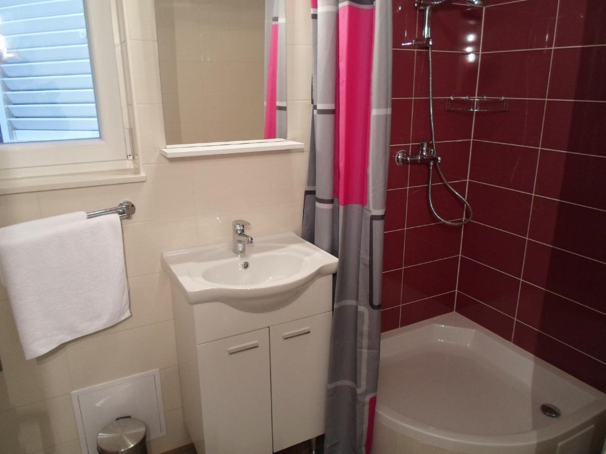 House Karlo Apartments Omiš Екстериор снимка